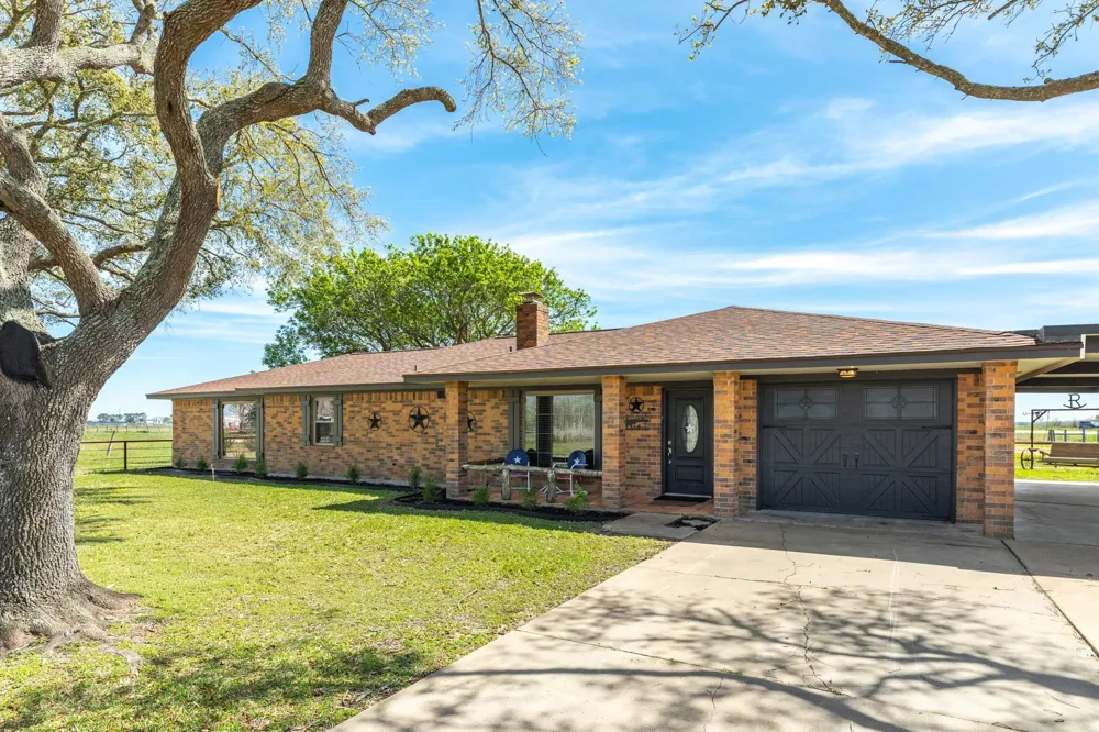 27427 Highway 36 Damon, TX 77430