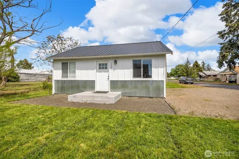 108 Centre Street S