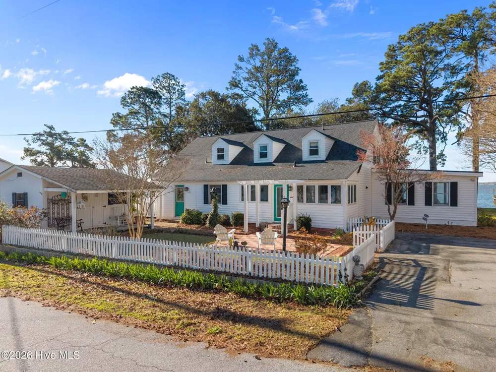 1339 Bayview Road Bath, NC 27808