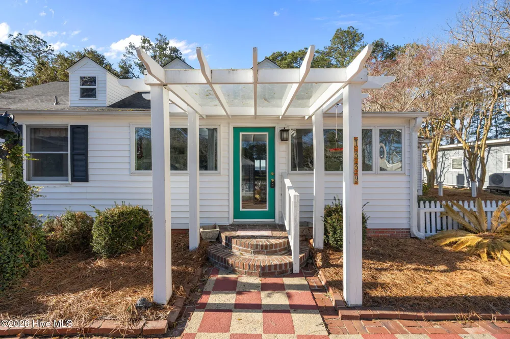 1339 Bayview Road Bath, NC 27808