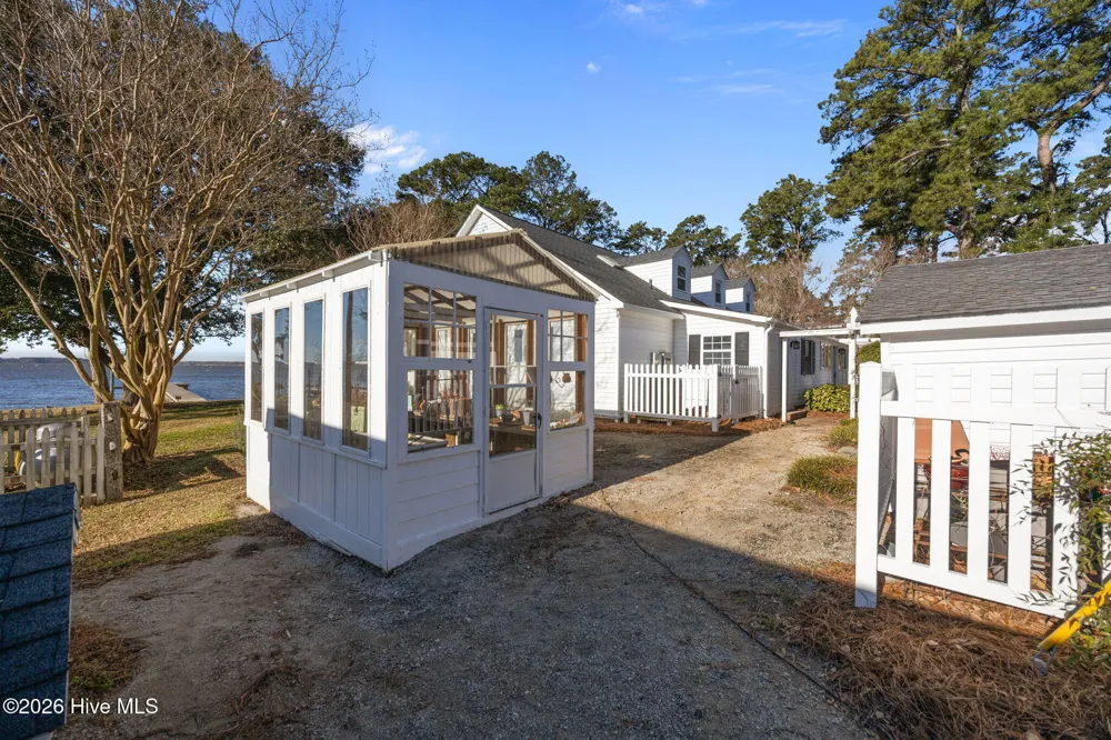 1339 Bayview Road Bath, NC 27808