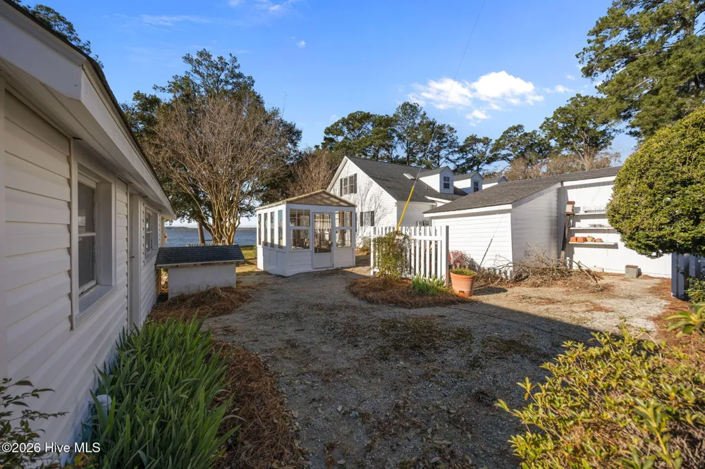 1339 Bayview Road Bath, NC 27808
