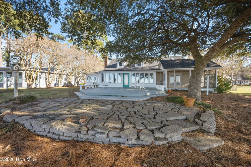1339 Bayview Road Bath, NC 27808