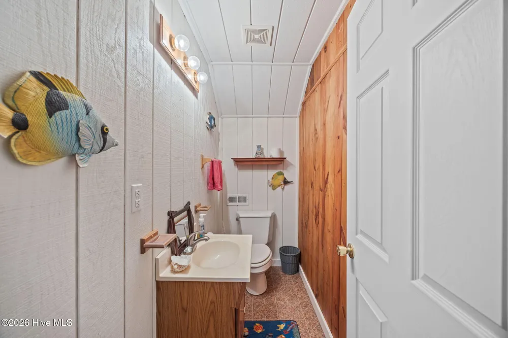 1339 Bayview Road Bath, NC 27808