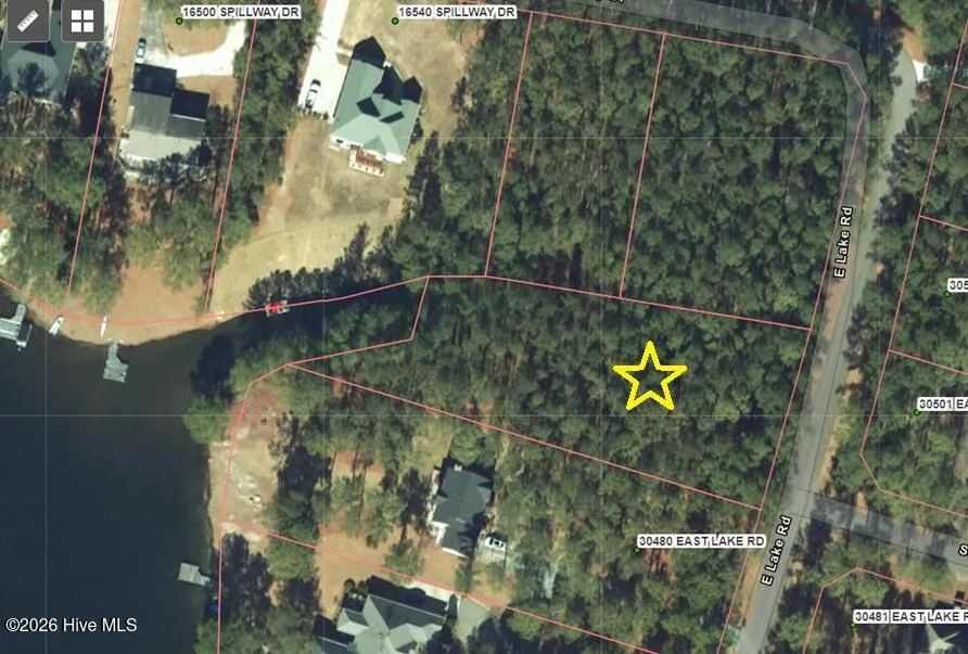 11 E Lake Road Wagram, NC 28396