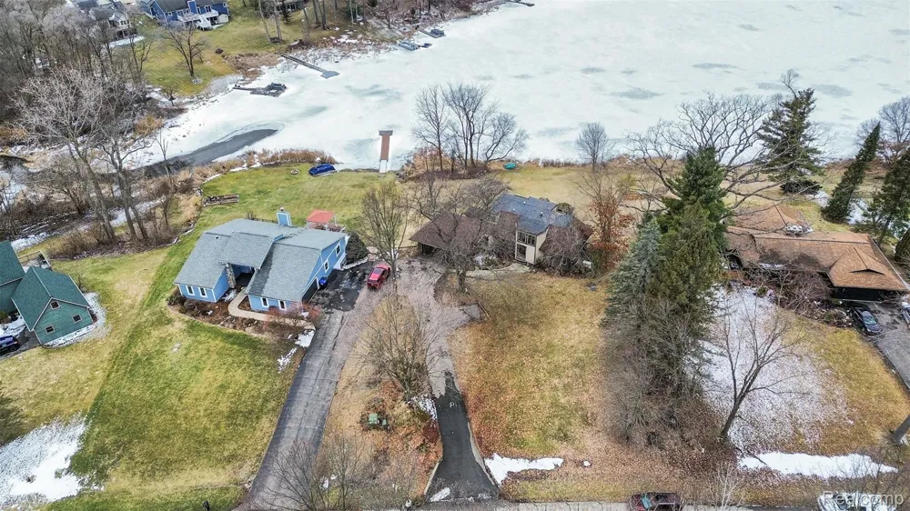 13490 Lakebrook Drive Tyrone Township, MI 48430