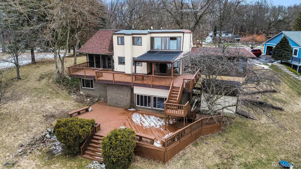 13490 Lakebrook Drive Tyrone Township, MI 48430