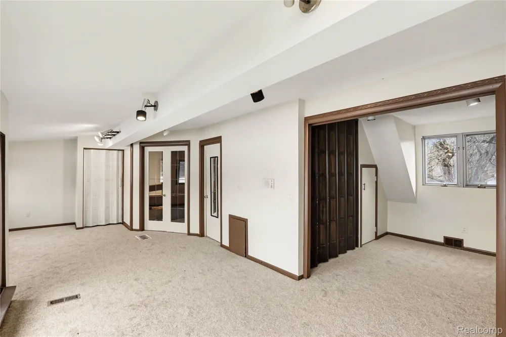 13490 Lakebrook Drive Tyrone Township, MI 48430