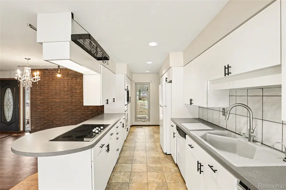 13490 Lakebrook Drive Tyrone Township, MI 48430