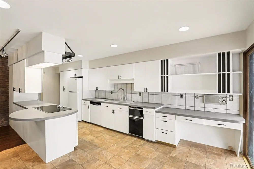 13490 Lakebrook Drive Tyrone Township, MI 48430