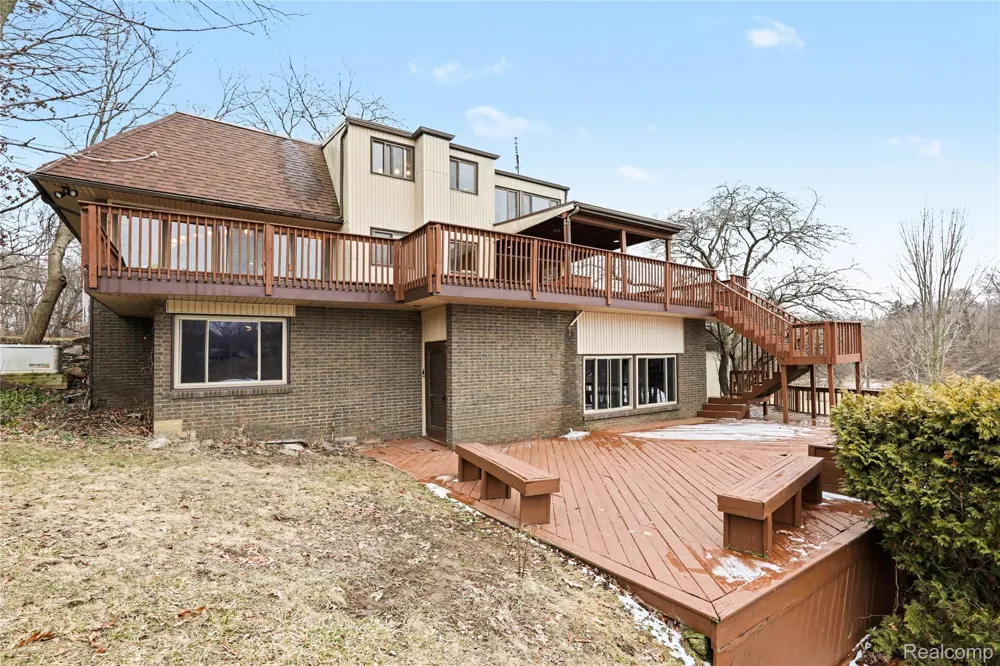 13490 Lakebrook Drive Tyrone Township, MI 48430