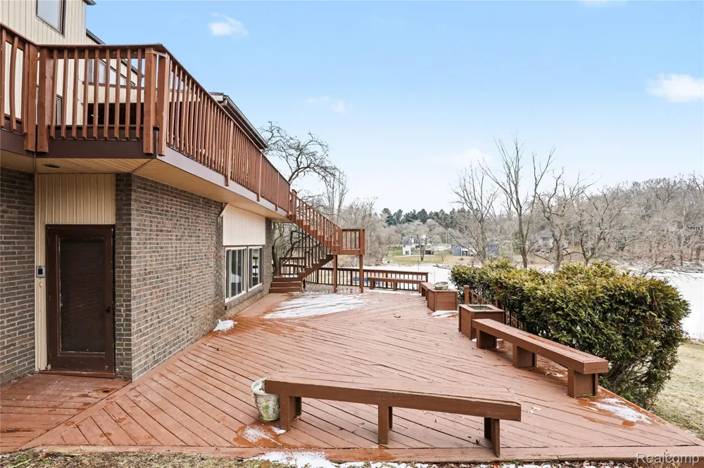 13490 Lakebrook Drive Tyrone Township, MI 48430