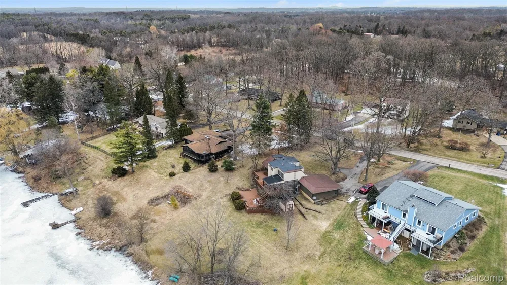 13490 Lakebrook Drive Tyrone Township, MI 48430