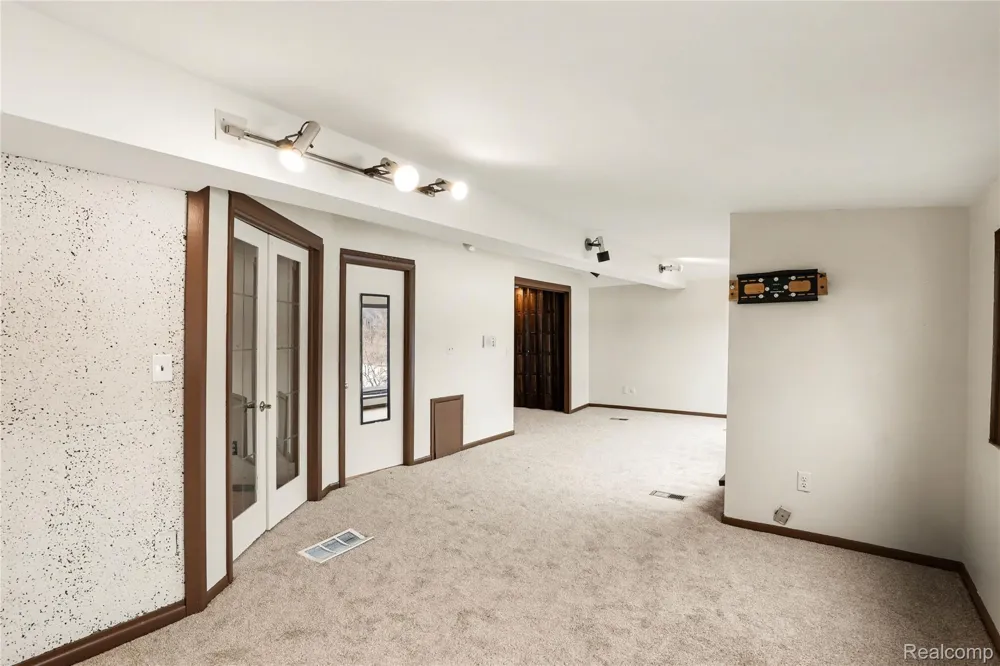 13490 Lakebrook Drive Tyrone Township, MI 48430