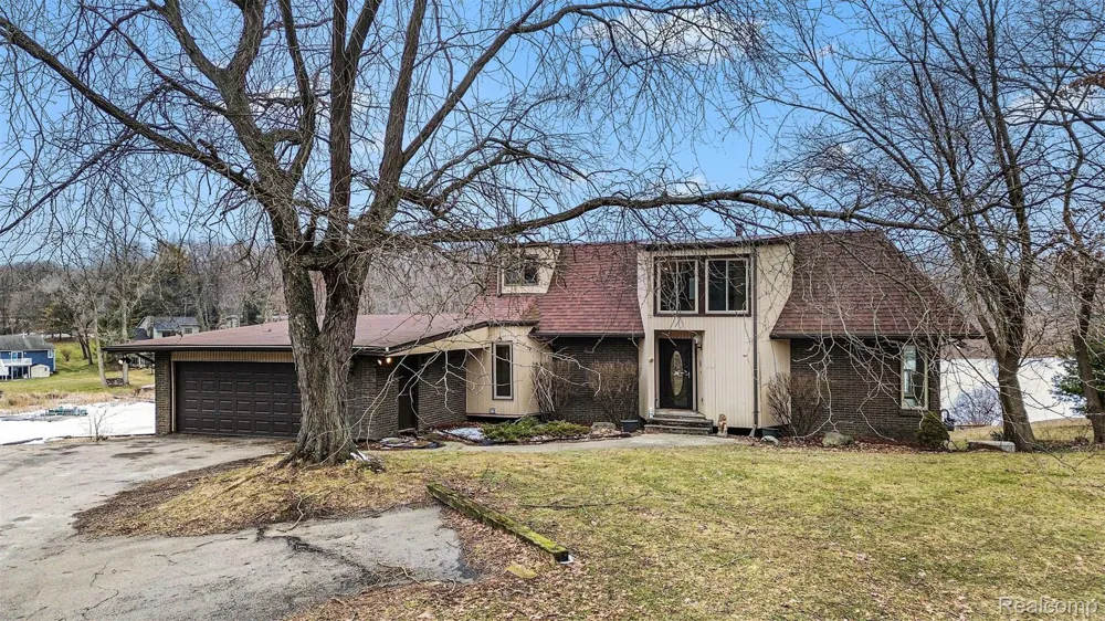 13490 Lakebrook Drive Tyrone Township, MI 48430