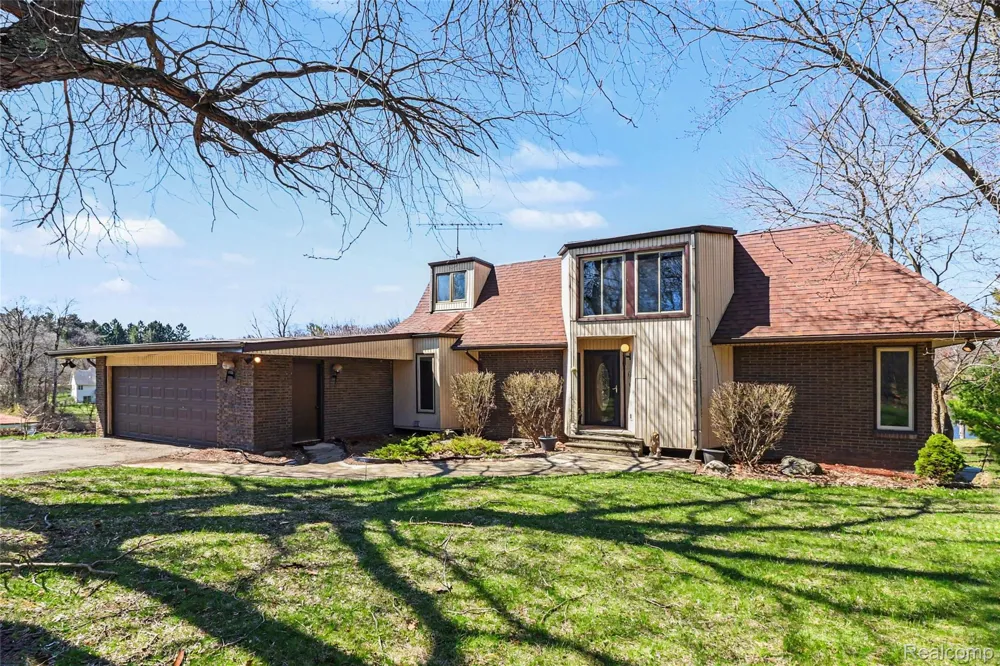 13490 Lakebrook Drive Tyrone Township, MI 48430