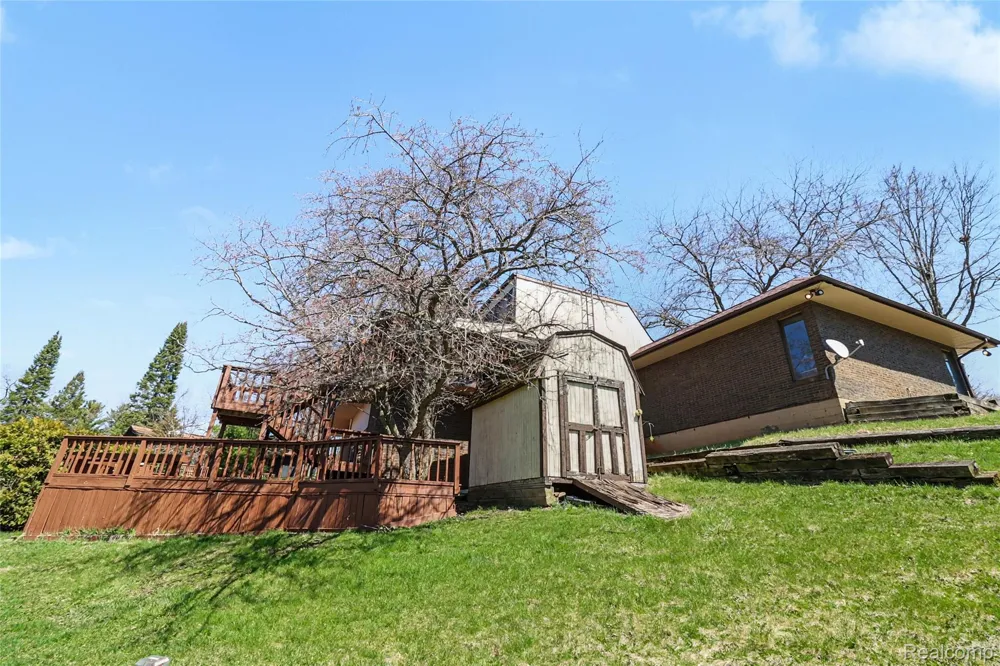 13490 Lakebrook Drive Tyrone Township, MI 48430