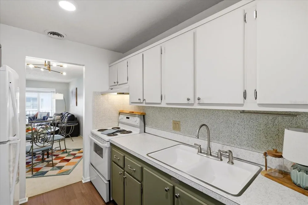 2060 MARILYN STREET #211 Clearwater, FL 33765