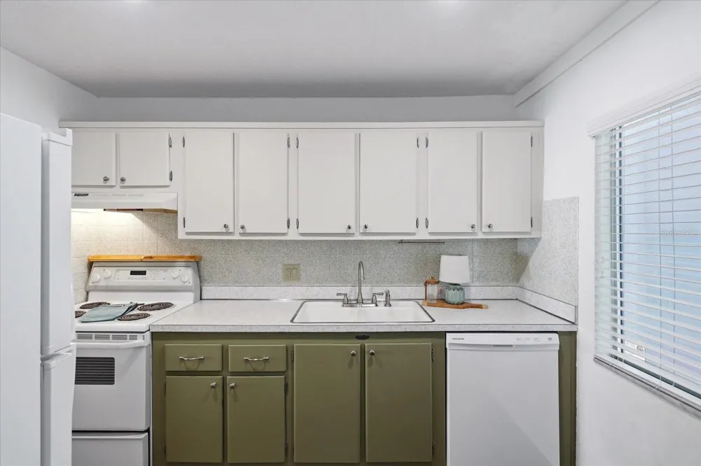 2060 MARILYN STREET #211 Clearwater, FL 33765