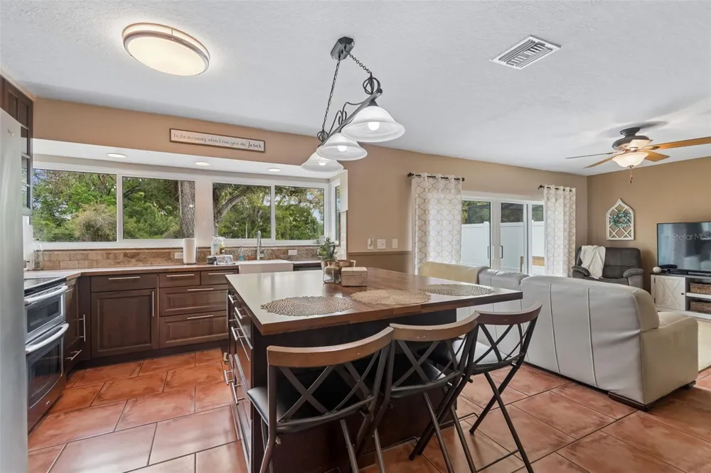 6815 MITCHELL CIRCLE Tampa, FL 33634