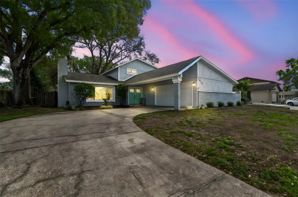 6815 MITCHELL CIRCLE Tampa, FL 33634