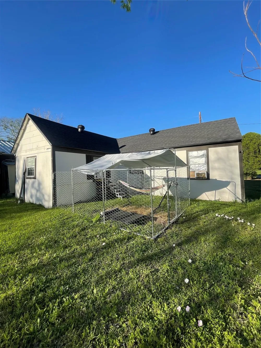 105 Carver Street Edna, TX 77957