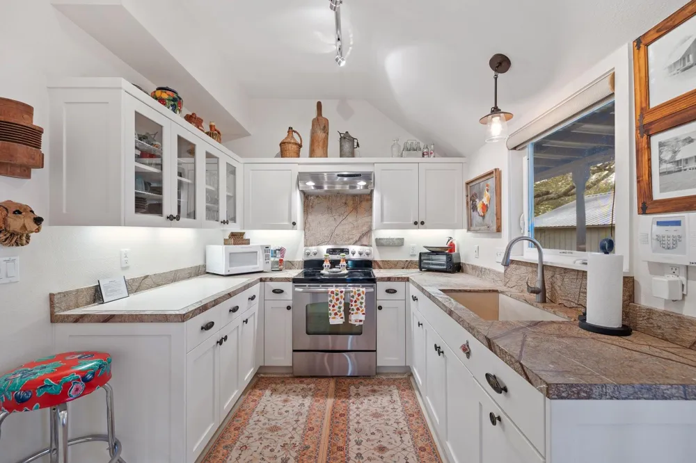 1585 Round Top Rd Round Top, TX 78954