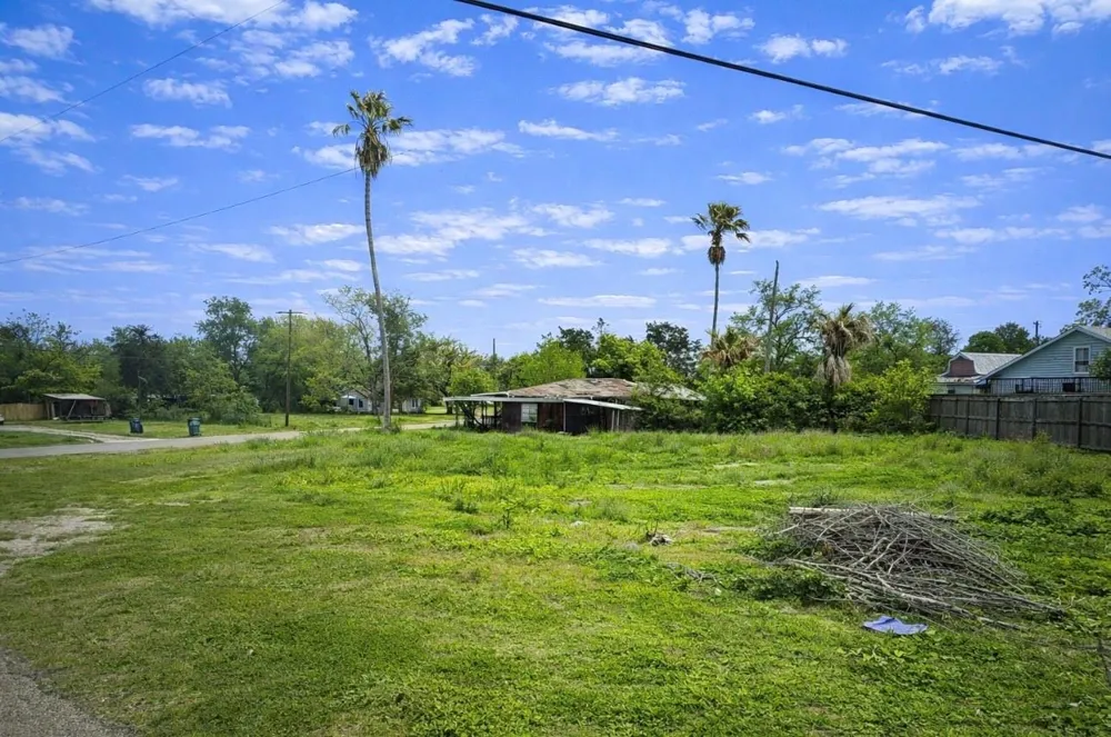2514 8th Street Orange, TX 77630