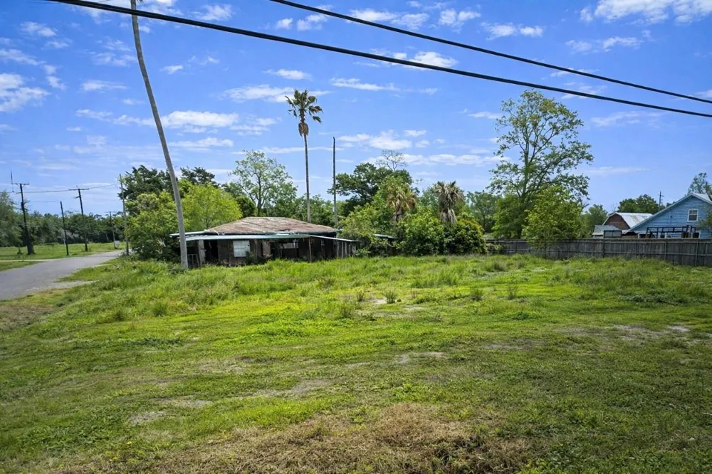 2514 8th Street Orange, TX 77630
