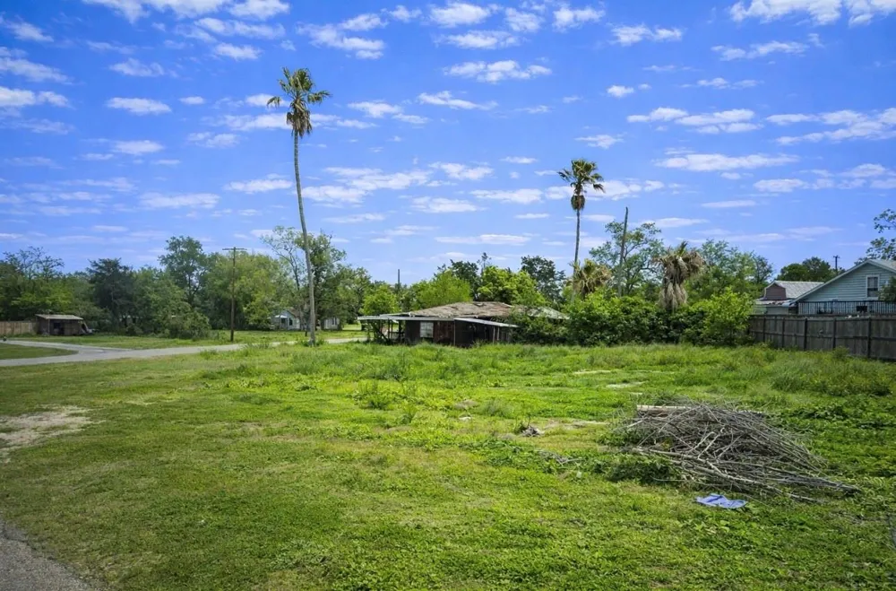 2514 8th Street Orange, TX 77630