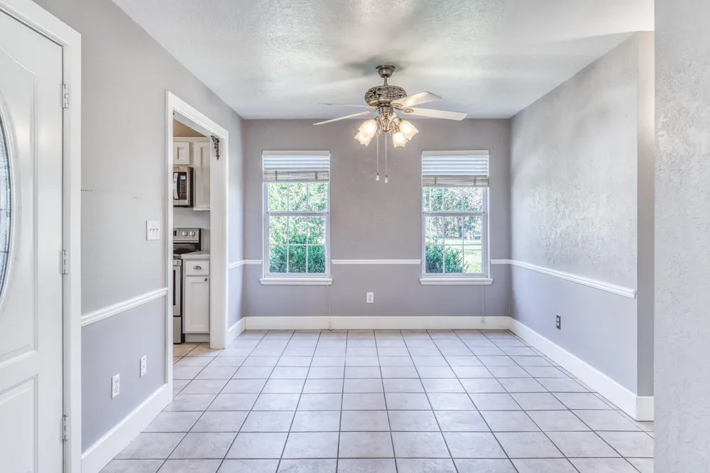 210 W Bell Street Fayetteville, TX 78940