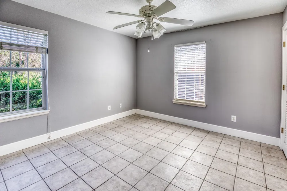210 W Bell Street Fayetteville, TX 78940
