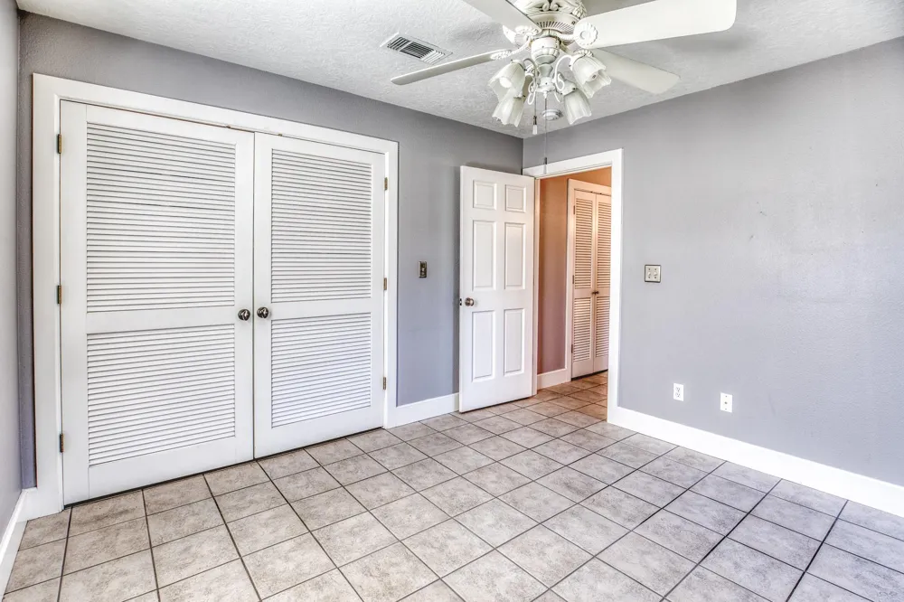 210 W Bell Street Fayetteville, TX 78940