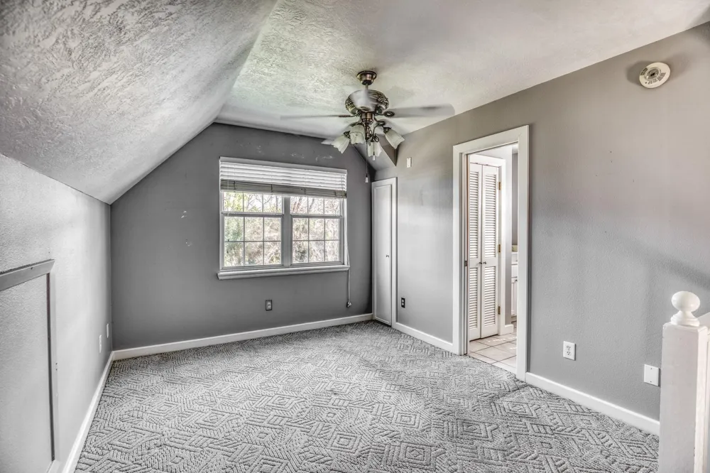 210 W Bell Street Fayetteville, TX 78940