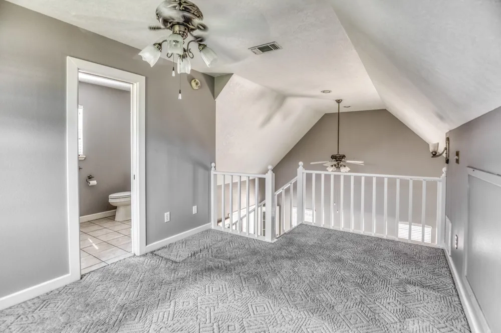 210 W Bell Street Fayetteville, TX 78940