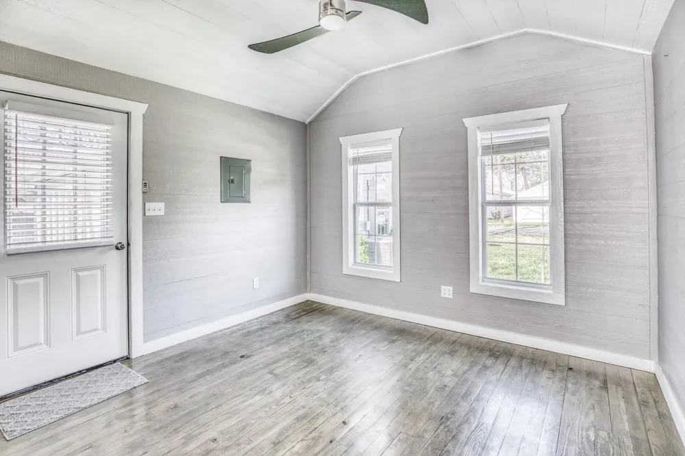 210 W Bell Street Fayetteville, TX 78940