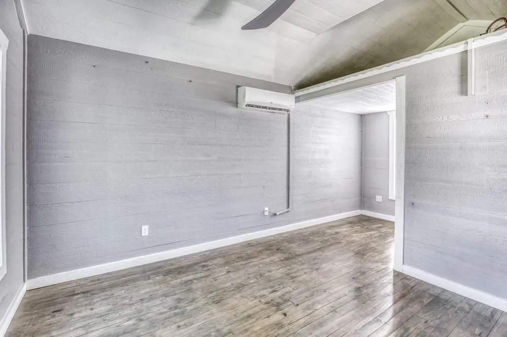 210 W Bell Street Fayetteville, TX 78940