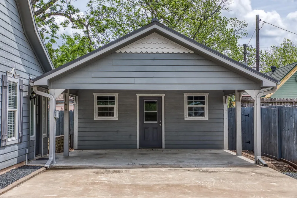 210 W Bell Street Fayetteville, TX 78940