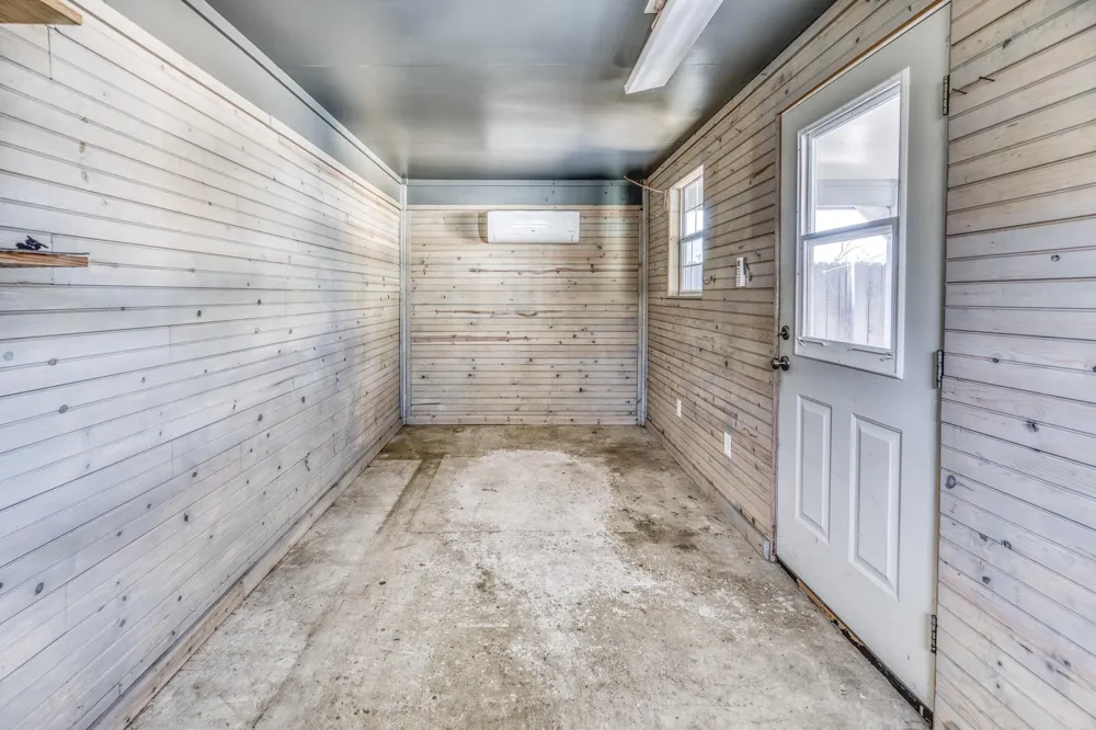 210 W Bell Street Fayetteville, TX 78940