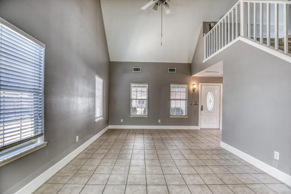 210 W Bell Street Fayetteville, TX 78940