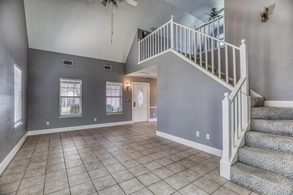 210 W Bell Street Fayetteville, TX 78940