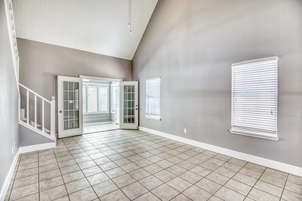 210 W Bell Street Fayetteville, TX 78940