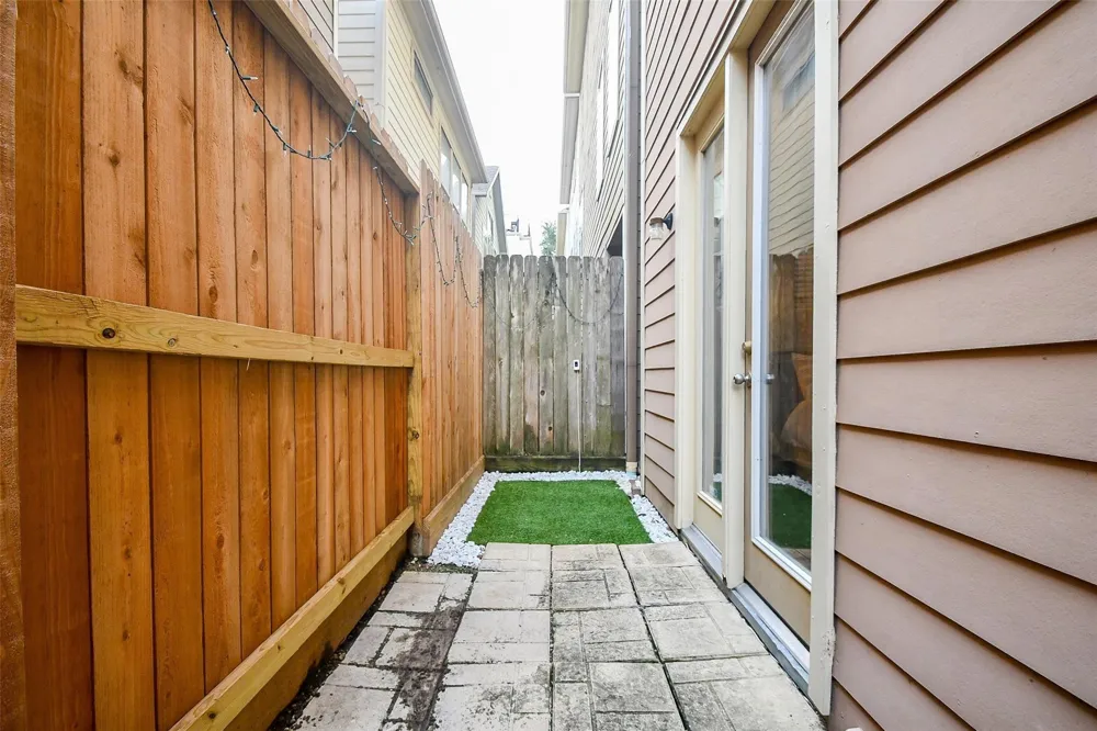 2614 Maxroy Street Houston, TX 77007
