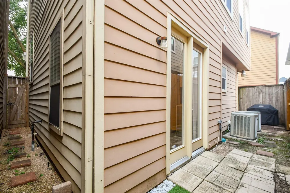 2614 Maxroy Street Houston, TX 77007
