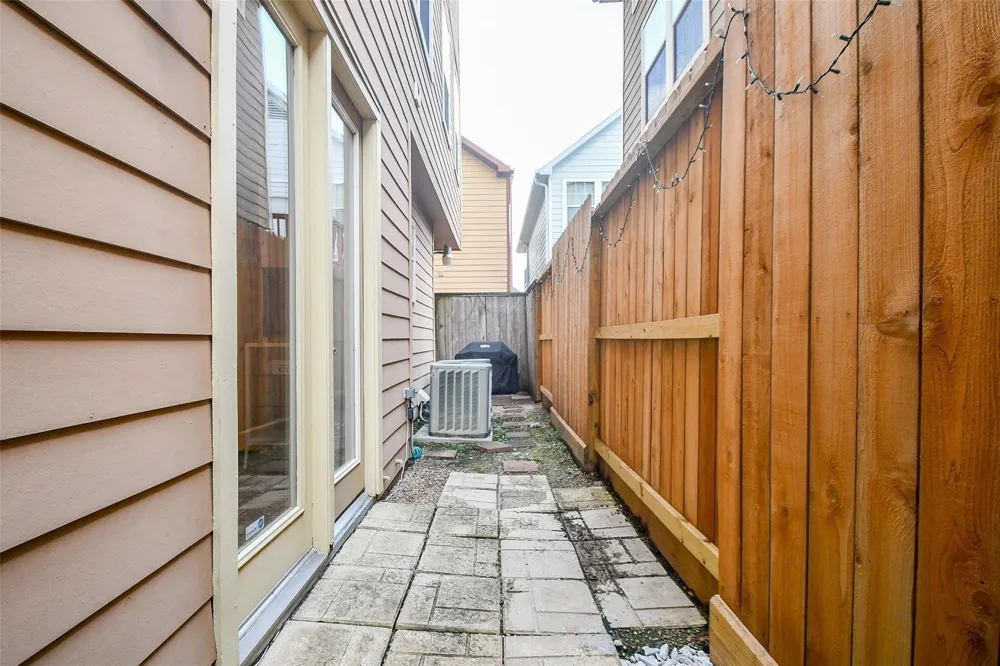 2614 Maxroy Street Houston, TX 77007
