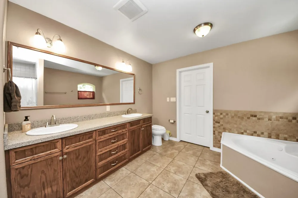 197 County Road 348 Cleveland, TX 77327