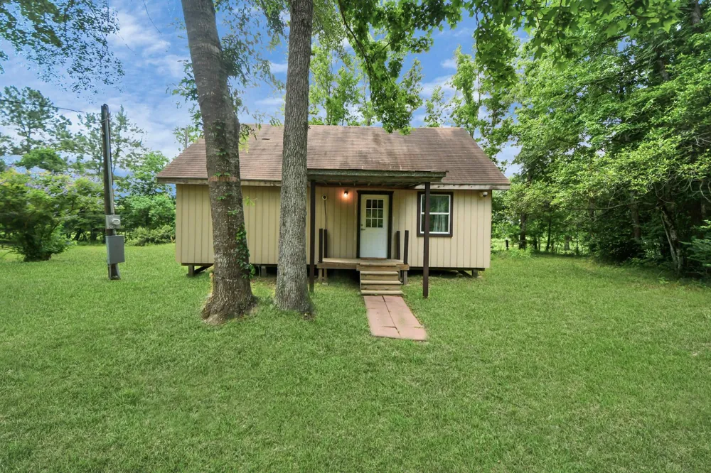 197 County Road 348 Cleveland, TX 77327
