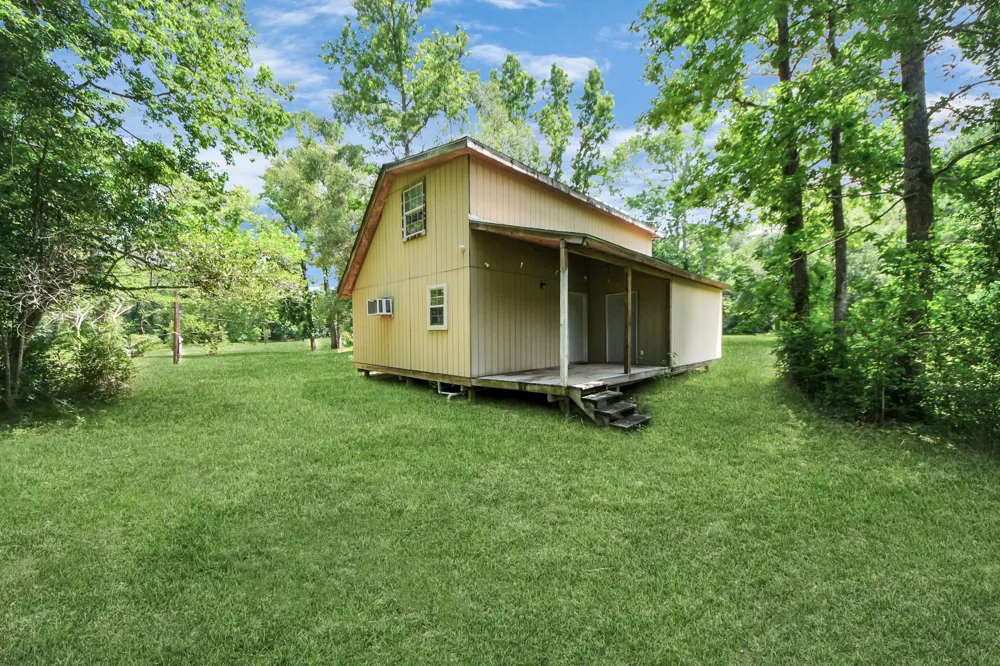 197 County Road 348 Cleveland, TX 77327