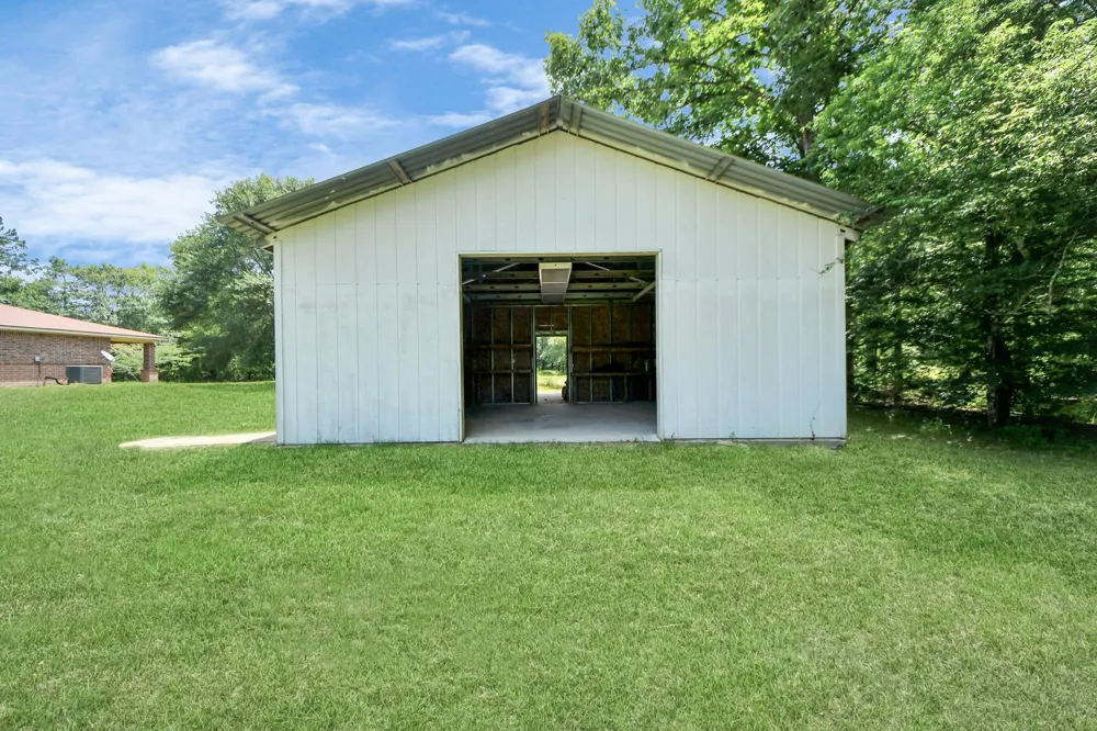 197 County Road 348 Cleveland, TX 77327