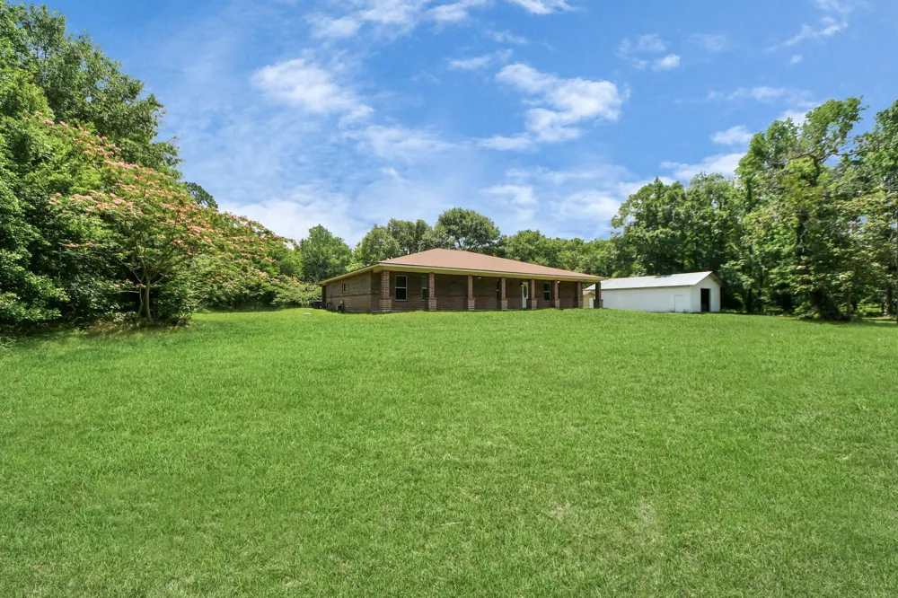 197 County Road 348 Cleveland, TX 77327